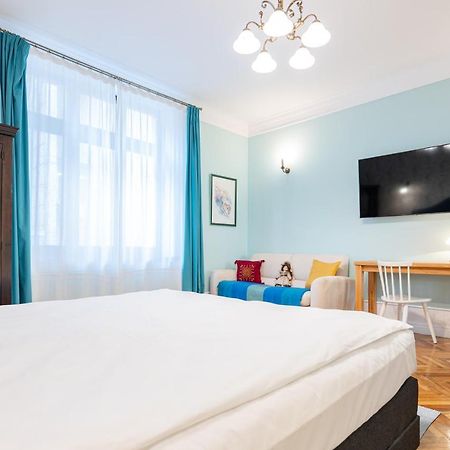 Old City Apartment Орадя Экстерьер фото