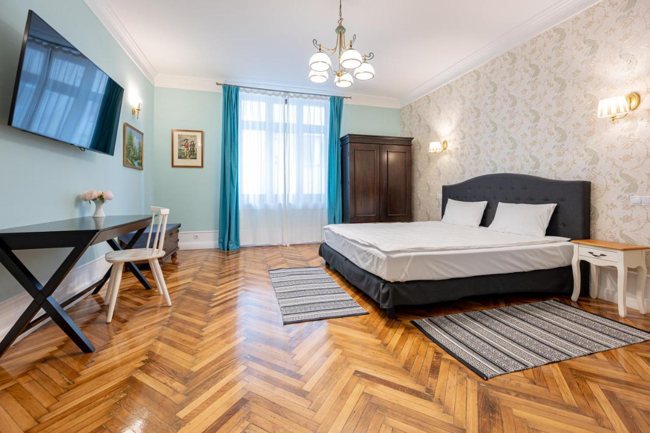 Old City Apartment Орадя Экстерьер фото